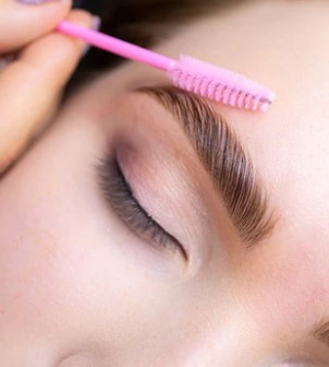 healing balm - Lady combing eyebrow